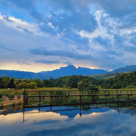 Dragon Peaks Mountain Resort Champagne Valley Bagian luar foto