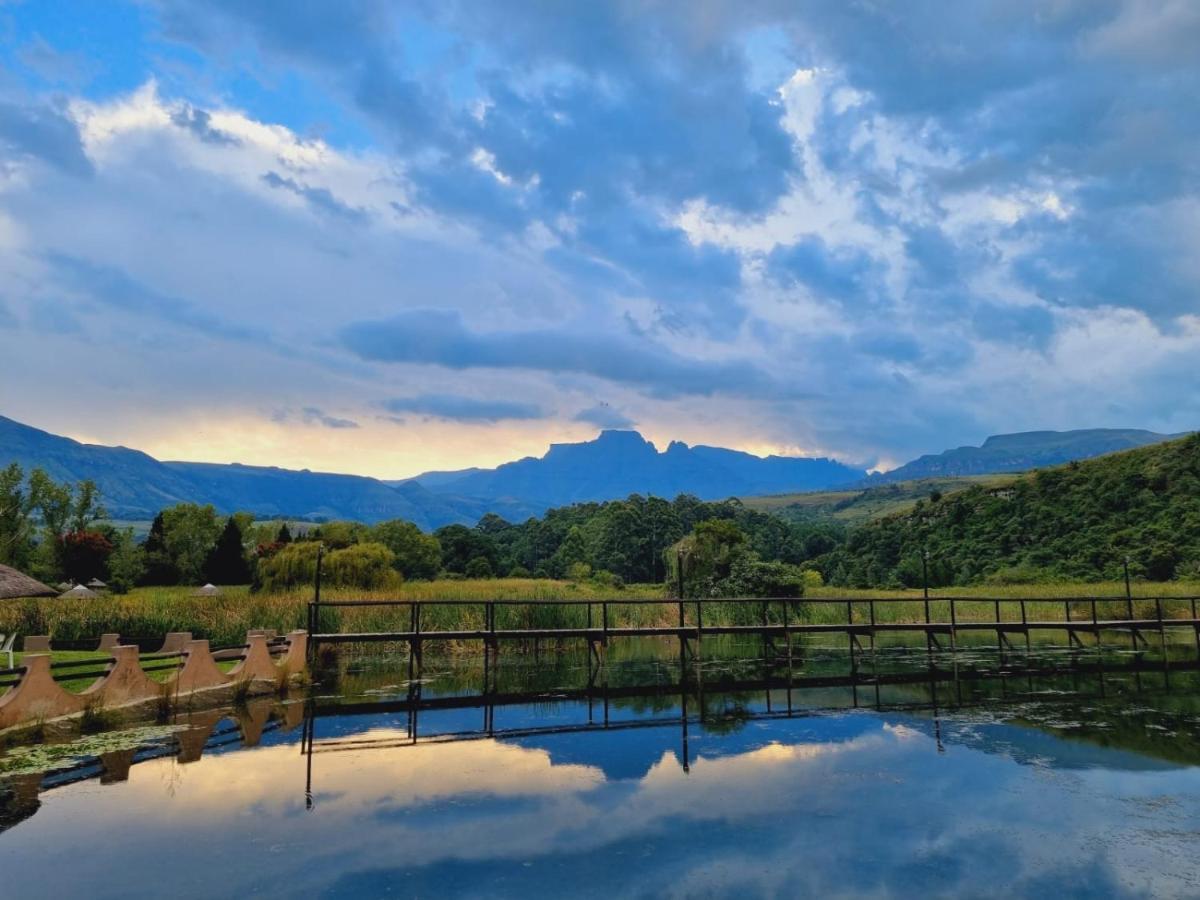 Dragon Peaks Mountain Resort Champagne Valley Bagian luar foto