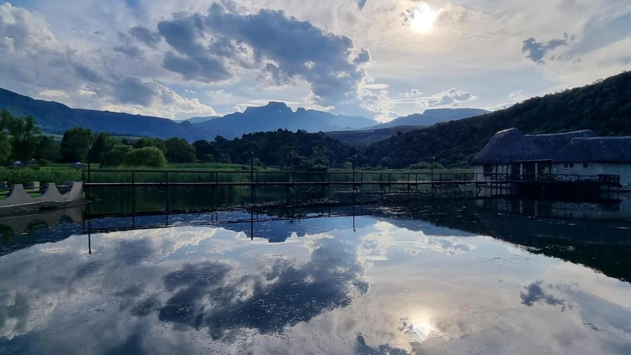 Dragon Peaks Mountain Resort Champagne Valley Bagian luar foto