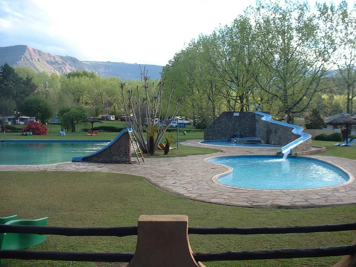 Dragon Peaks Mountain Resort Champagne Valley Bagian luar foto