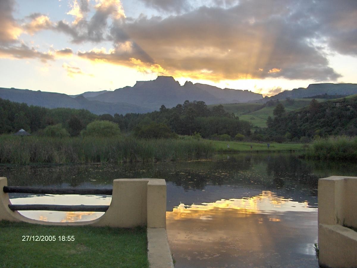 Dragon Peaks Mountain Resort Champagne Valley Bagian luar foto