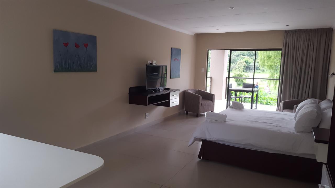 Dragon Peaks Mountain Resort Champagne Valley Bagian luar foto