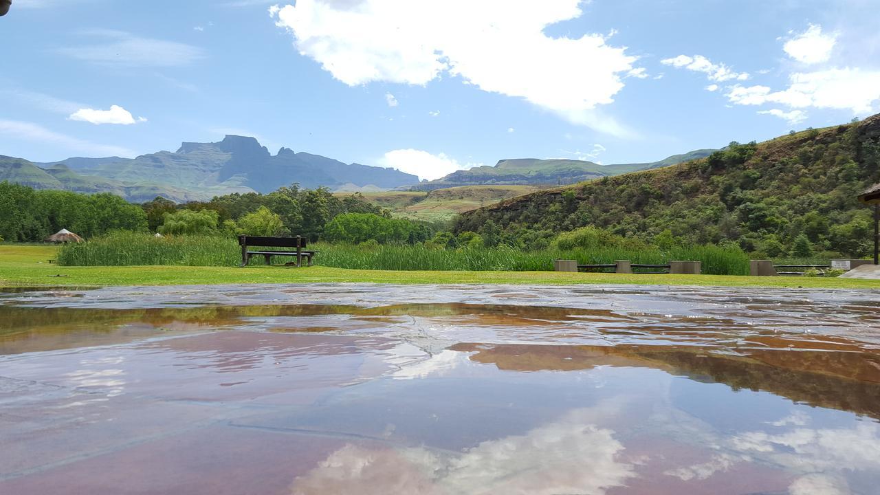 Dragon Peaks Mountain Resort Champagne Valley Bagian luar foto