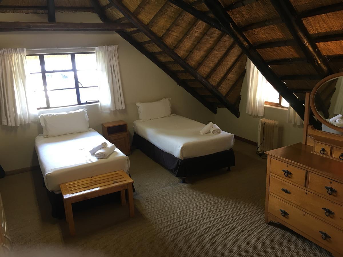 Dragon Peaks Mountain Resort Champagne Valley Bagian luar foto