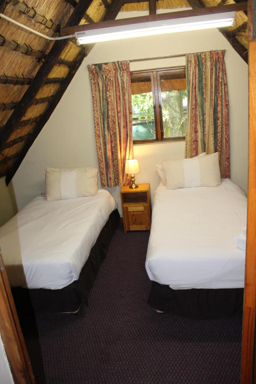 Dragon Peaks Mountain Resort Champagne Valley Bagian luar foto