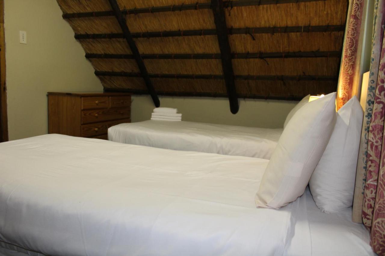 Dragon Peaks Mountain Resort Champagne Valley Bagian luar foto