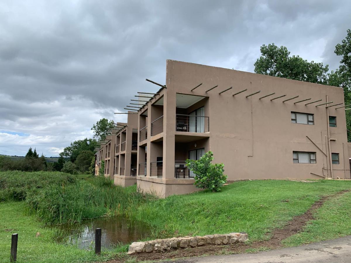 Dragon Peaks Mountain Resort Champagne Valley Bagian luar foto