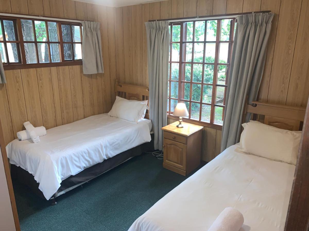 Dragon Peaks Mountain Resort Champagne Valley Bagian luar foto