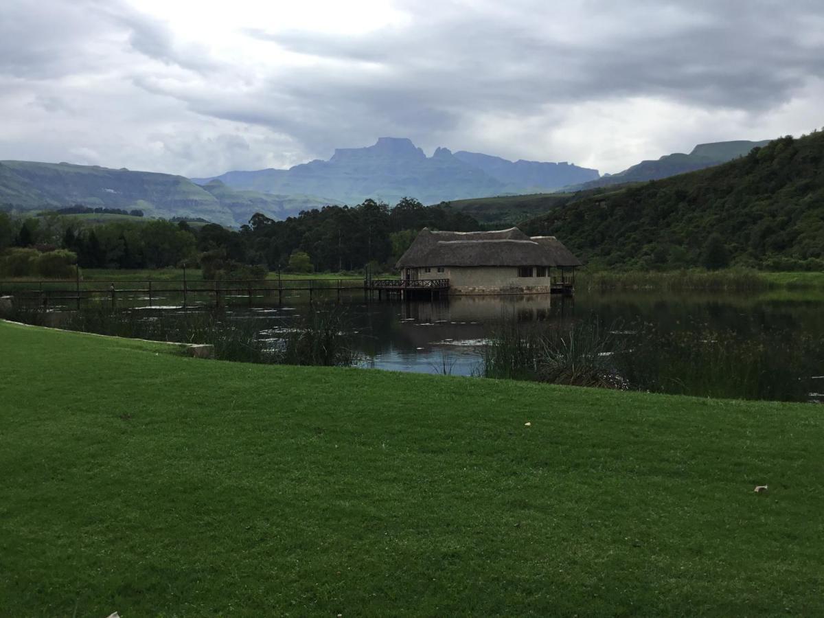 Dragon Peaks Mountain Resort Champagne Valley Bagian luar foto